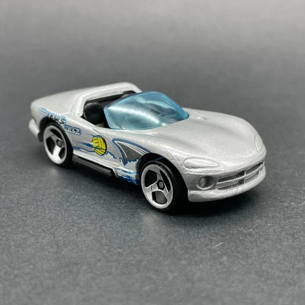 Hot Wheels Dodge Viper RT/10 Jaws Water Polo Team Silver Sports Car Diecast 1/64